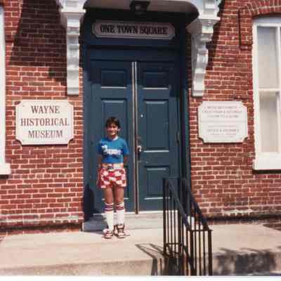 Same child in front of Museum.