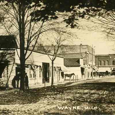 Looking NW between Park and Main. Wilson House at left. Wilson Block