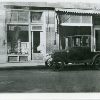 35122 Michigan - Wayne Library John Shoe Store