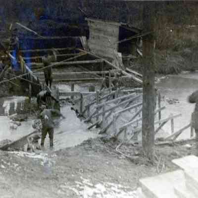 Men building the Wayne road dam