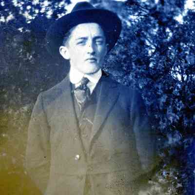 Sam at Eloise on Feb. 24, 1918.
