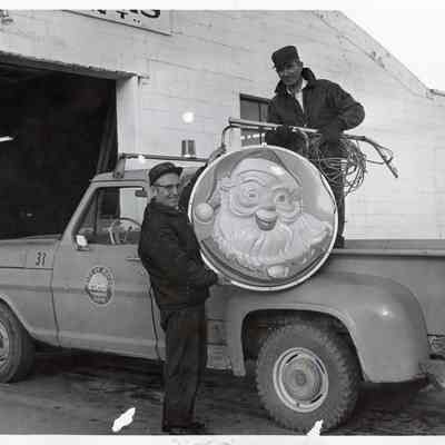 Loe Pratt is the worker standing.