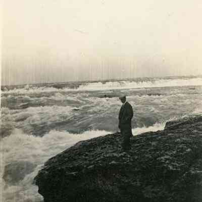 Ventry Hisey on honeymoon trip in 1916 to the Niagara Falls.