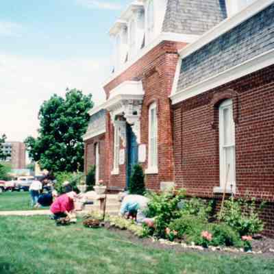 Garden Club Wayne Museum Planting