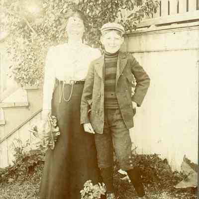 Estelle and Dan Bunting in about 1900.