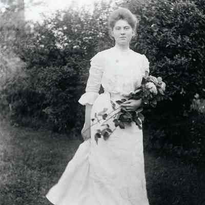 Maude Warner at 16 years old in maybe 1899.