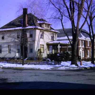 1964. Uhts Funeral Home next door.