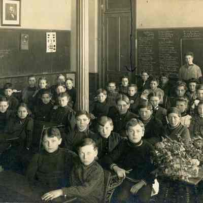 Union School 6th and 7th grade students 1905