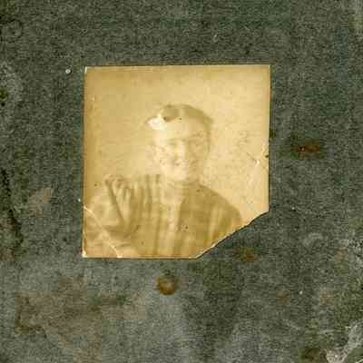 Lena Chambers born in 1888. Photo in about 1900.