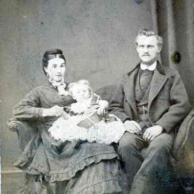 Lucy and Samuel Vallance with their first child Florence.
