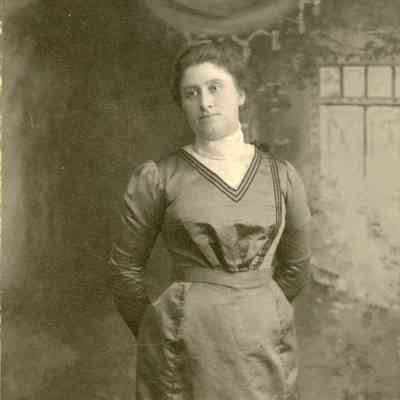 Ida Sawslayer Hoops in her wedding dress on March 28,1900.