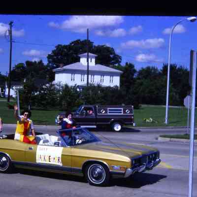 3930 Newberry in background