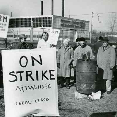 3M Workers on strike. Local 13658. Dec 8, 1970. Eagle Photo