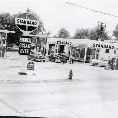 4614 S Wayne Rd - Standard Station Wayne road and Annapolis. 1958