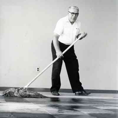Robert Hutcherson mopping. Picture taken by Lothar E. Konietzko for the Wayne Eagle on Sep 17, 1962.