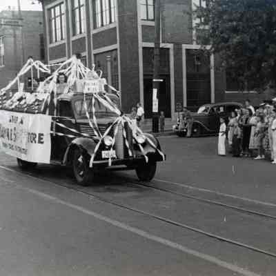 5 and Dime float. Michigan Avenue at Biddle