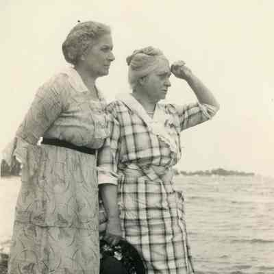 Minnie Windsor and Lillie Lee