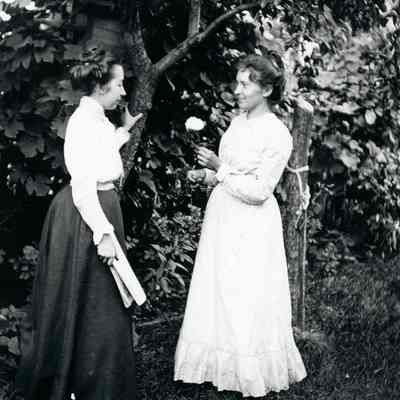 Bernice Cady & Floy Warner in 1901. They were in the class of 1895.