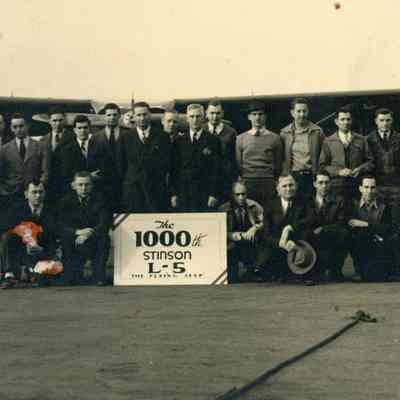 The 1000th Stinson L-5 and Stinson Employees