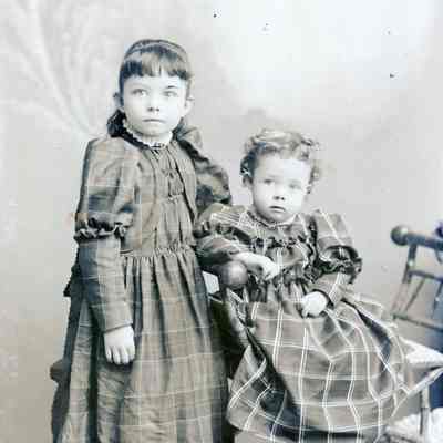 Jennie Wight at age 7 and Myrtle Wight at age 3