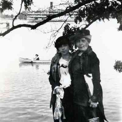 Boblo boat in background.
