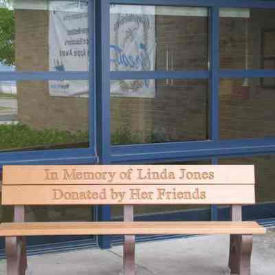 Bench in memory of Linda Jones