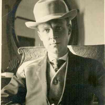 Lealin Morrison, Born Dec. 5, 1875 at Wayne, MI. Died at Wayne on Nov. 25,1938. Husband of Anna M. Chamberlain.