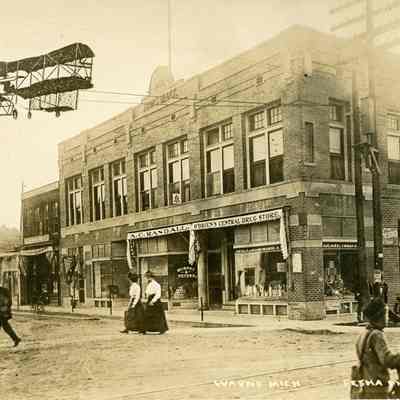 3602 Monroe - Hoops Block - Trick Photo