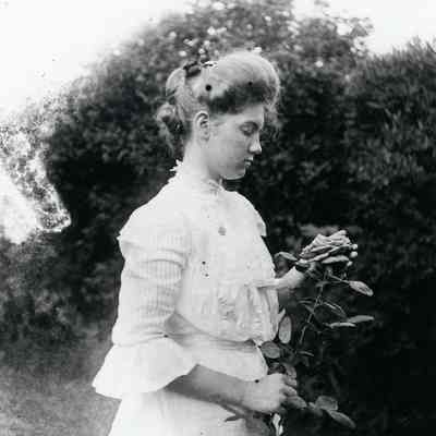 Maude Warner at 16 years old in maybe 1899.