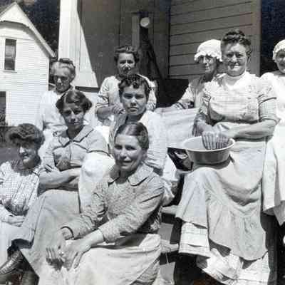The Cherries at A.A Snyder on June 30, 1914. Ellen Martin is on the very right.