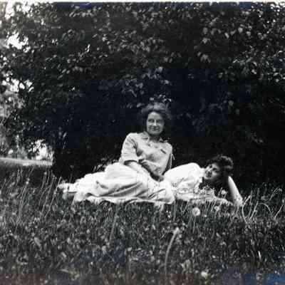 Miss Anisdell and Glee Blanchard in the Mc Remry's Yard on May 26, 1914.