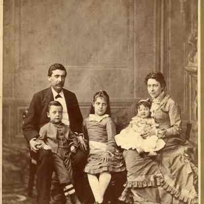 Lyman Bigelow family - Lyman, Sarah, Nellie, Eddie, Lulu