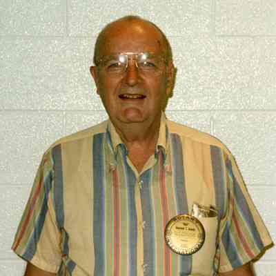 Raymond Arends, a Dentist. He was born in Dec 1921 and died on April 22, 1998.