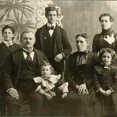 Oliver and Eva Gregg and family
