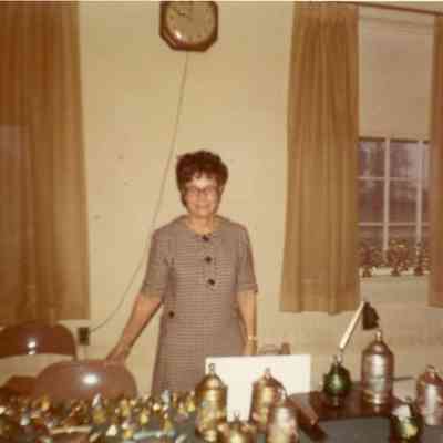 Margaret Ogden of Wayne Garden Club in Green's Market on Dec. 8, 1970.