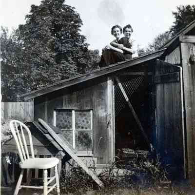 Annabell and Ellen Martin at the Martin's house on Aug. 25, 1914.