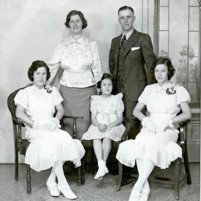 Bertha and Fred Rettmer, with daughters, Gloria, Mildred and Helen.