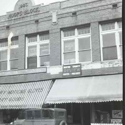 Mulhollands on Left, O'Briens Drug store on right