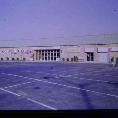 Metro Place Mall exterior