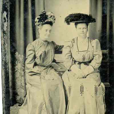 Minnie Winsor and Minnie Coleburn, both were teachers. This is a trip to Quebec.