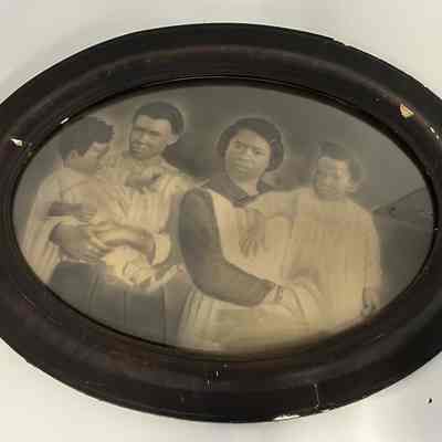 Family of Four in Oval Frame, Undated