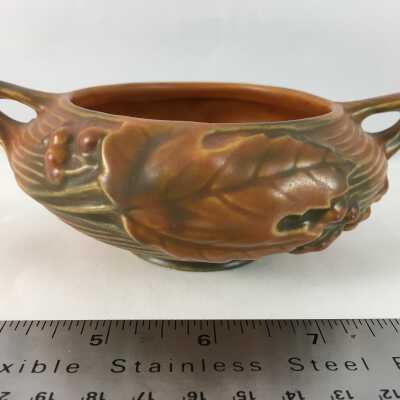 Roseville Bushberry Sugar Bowl