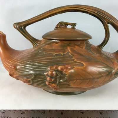 Roseville Bushberry Teapot