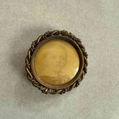 Pin with Portrait