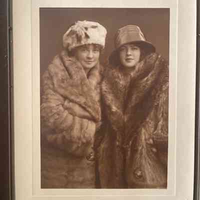 Photo - Portrait of two women in furs in folder