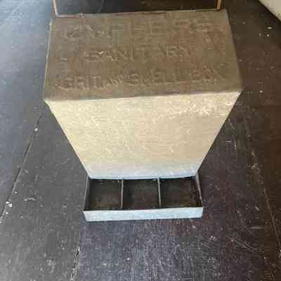 Metal Chicken Feeder