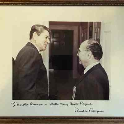 Photo President Ronald Reagan and Harold Burson, autographed
