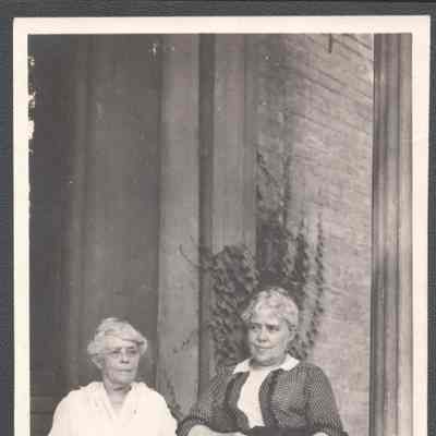 Lucy W. Summers and Jane "Aunt Jenny" Woodbridge Brown at Glenwood, June 13, 1921