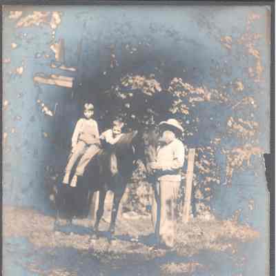 Lewis Summers with children and horse, c. 1910