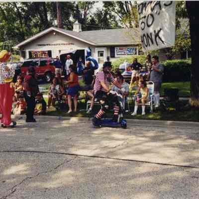 Buffalo Grove Days Parade clowns